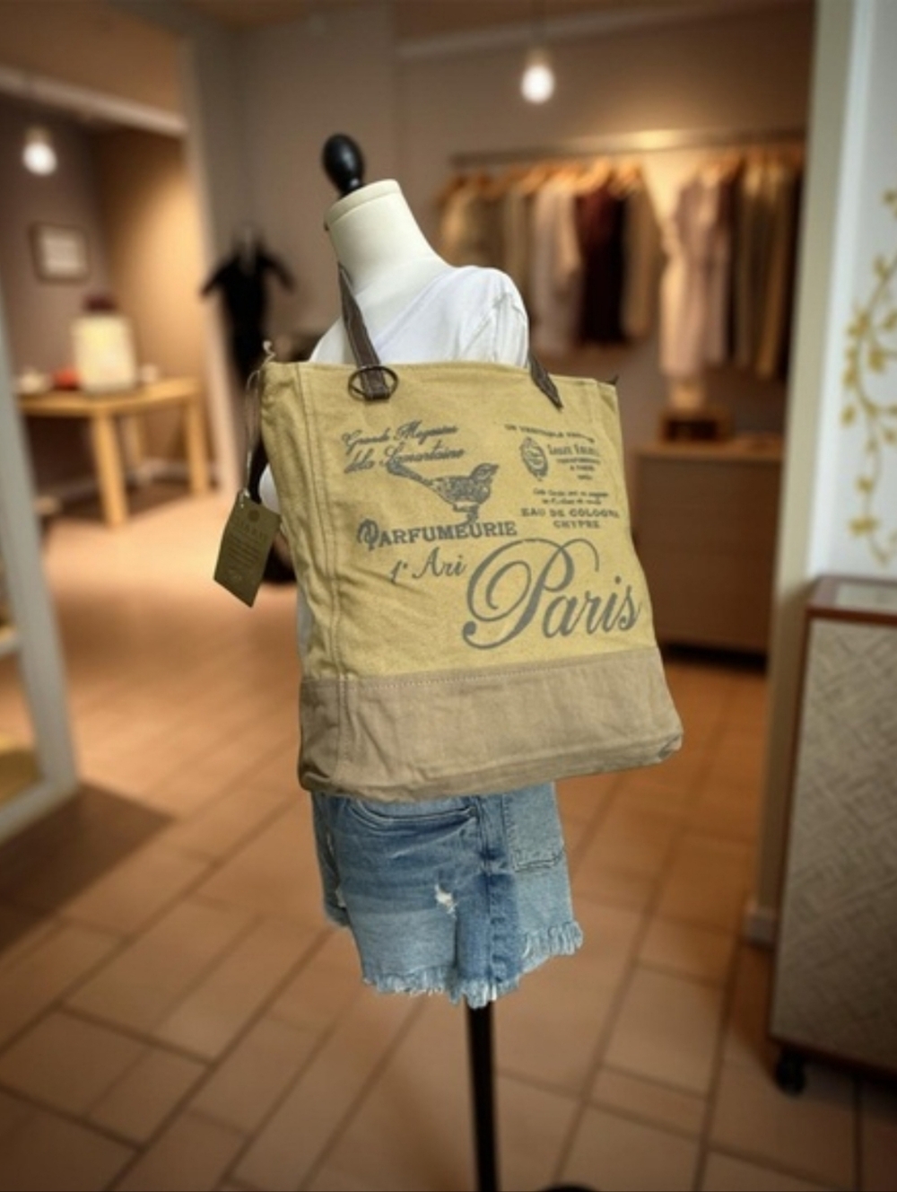 NWT CLEA RAY Large Paris TOTE - Picture 15 of 16
